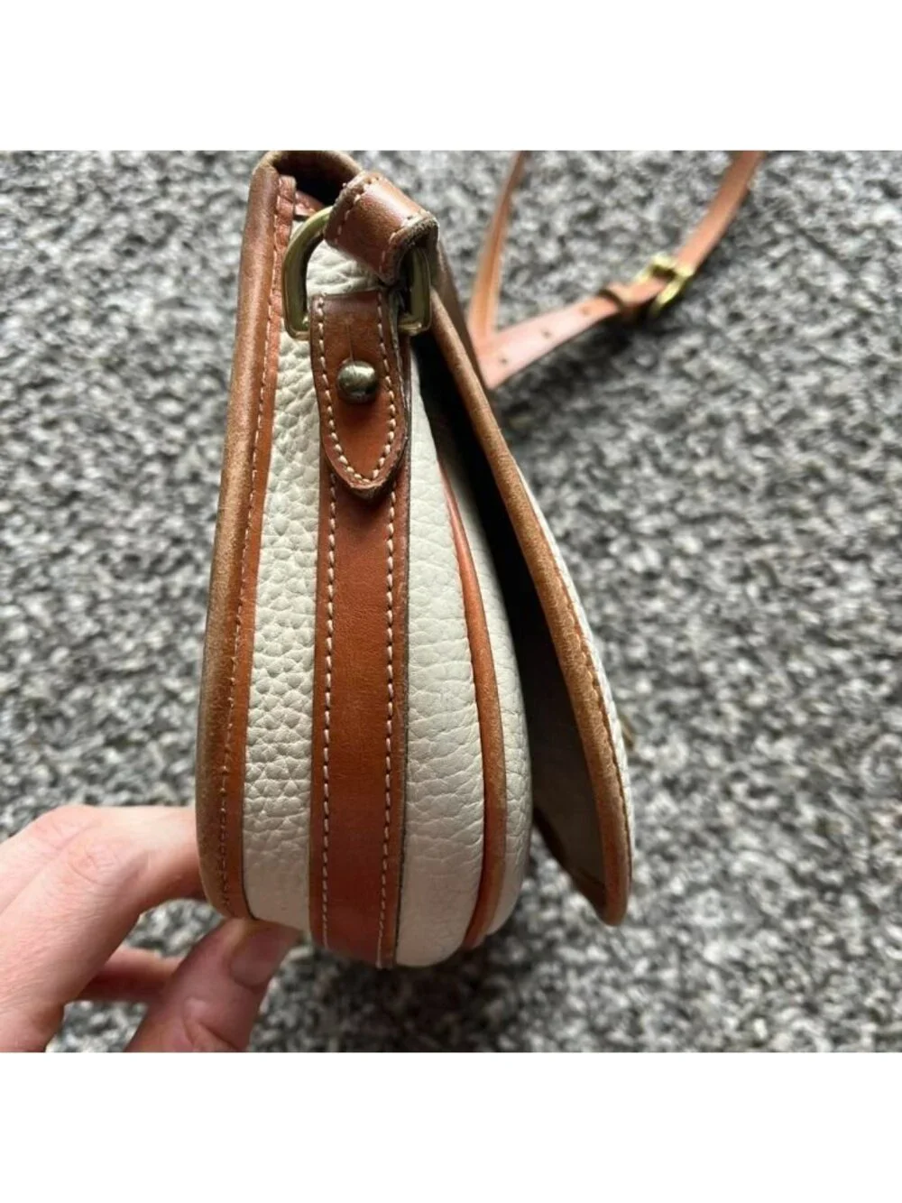 Vintage Ivory Tan Leather Dooney & Bourke Crossbody Bag Timeless Preppy Utility - Picture 6 of 8